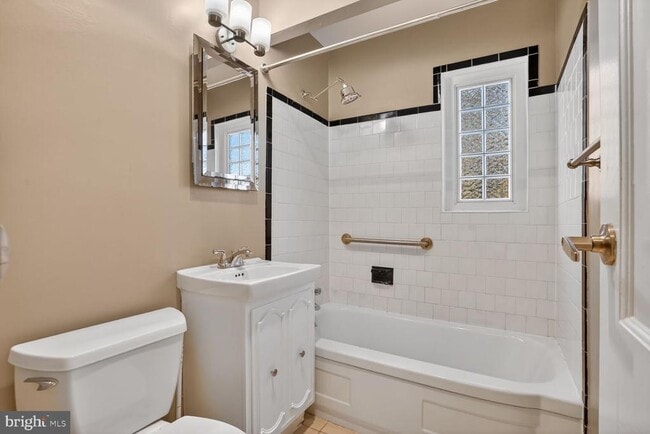 Building Photo - 7600 Lisle Ave