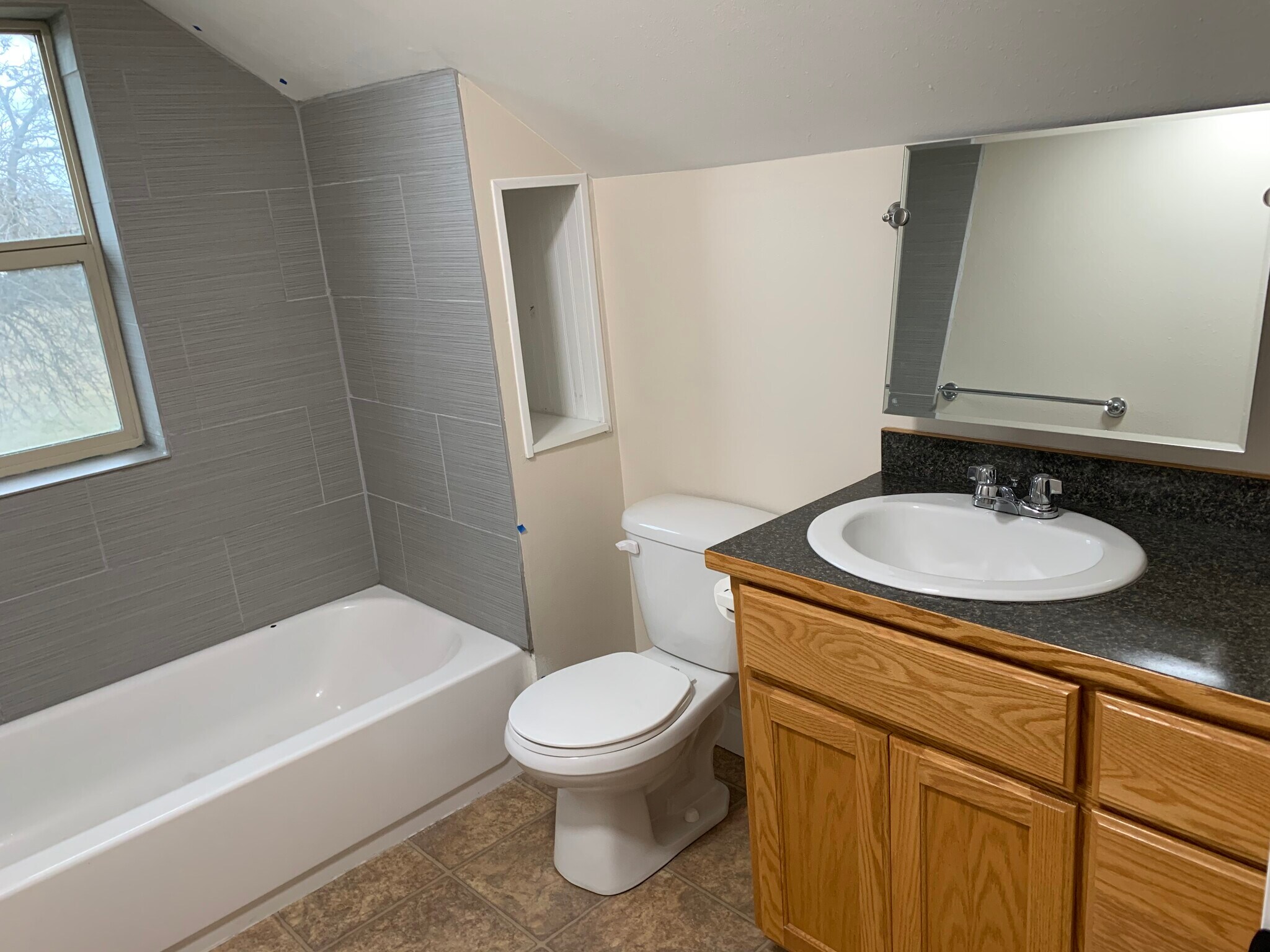 Building Photo - 307 N Bowdish Rd