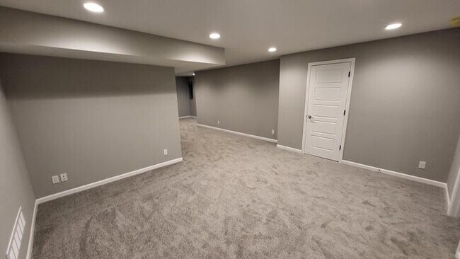 Building Photo - Maintenance free living in Blue Valley School district