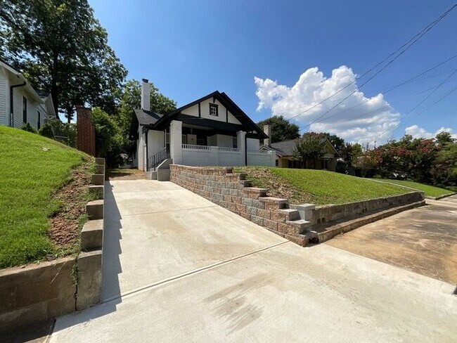 Building Photo - **Bright & Stylish 2 Bedroom Atlanta Home ...
