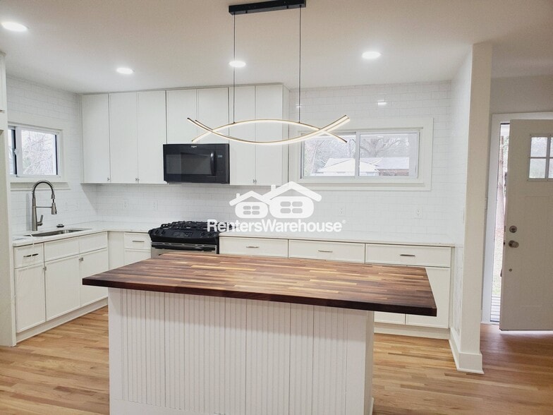 Building Photo - 441 Big John Trail SE