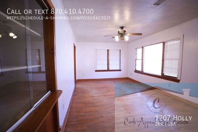 Building Photo - 1207 Holly-
