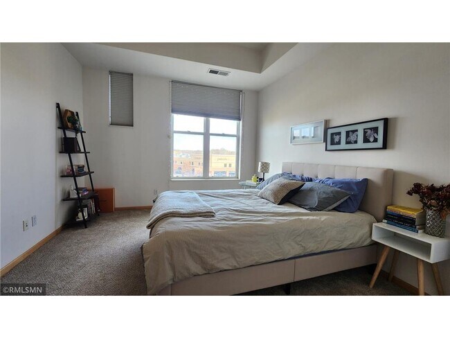 Building Photo - 2650 University Ave W