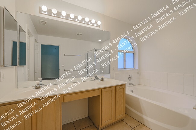 Building Photo - 7158 E Juanita Ave