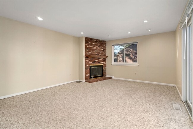 Building Photo - 93 Spyglass Hill Dr