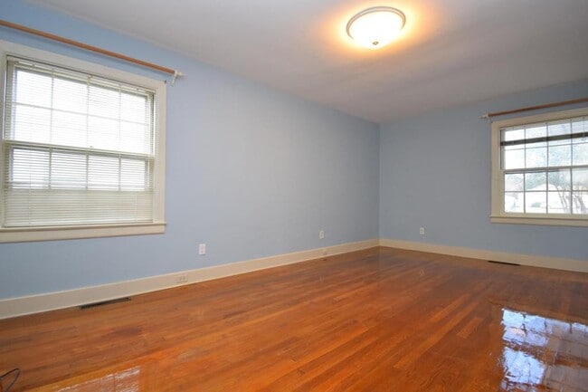 Building Photo - 482 Snow Hill St