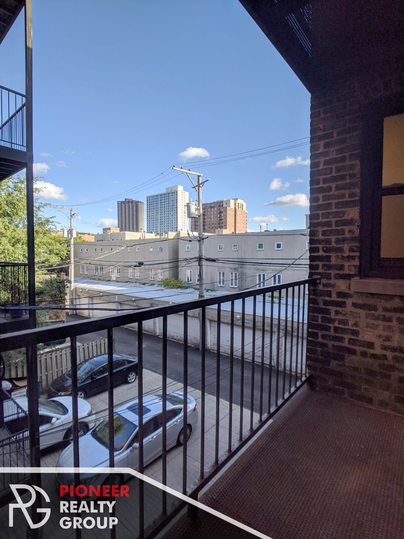 Building Photo - 912 W Dakin St