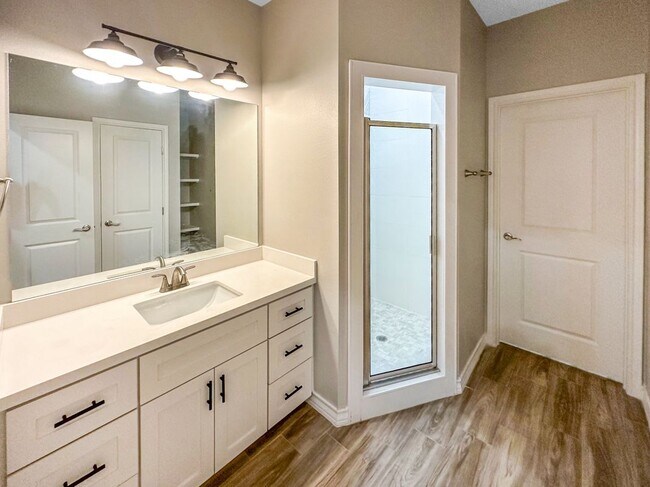 Building Photo - 2813 E Israel Ave