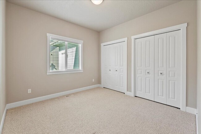 Building Photo - 3 Bedroom 3 Bathroom Home in Desirable Eag...