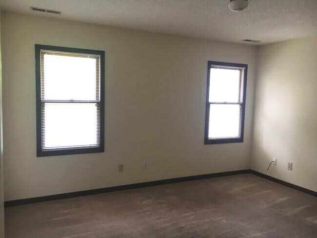 Building Photo - Hoggard school district, 6 Bedrooms, 2 Car...