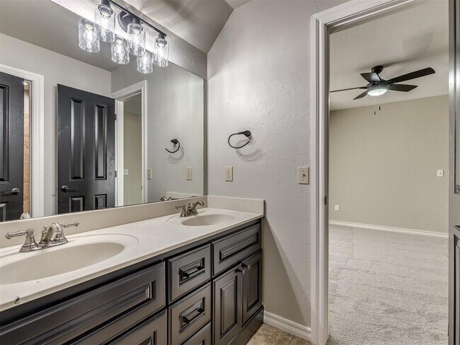 Building Photo - 8900 Belcaro Dr