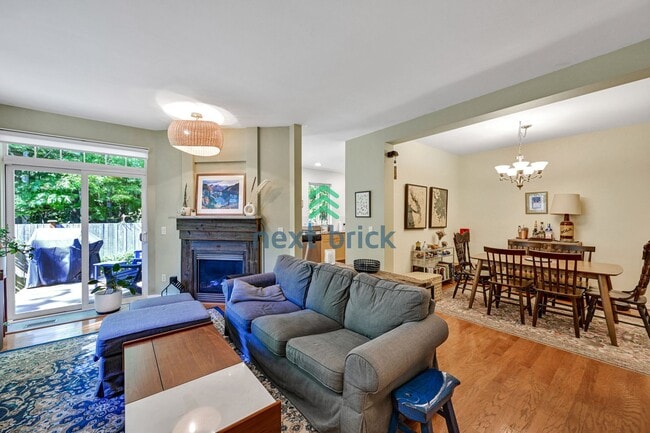 Building Photo - 2 BED & 2 BATH CONDO FOR RENT
