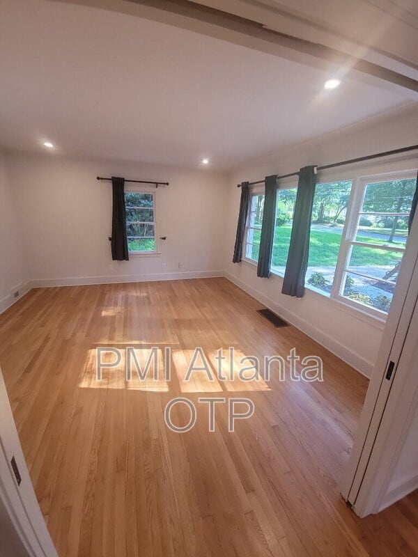 Building Photo - 1952 Wellbourne Dr NE