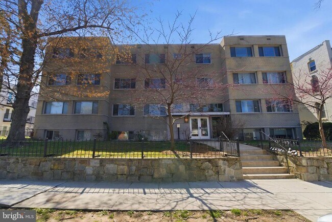 Building Photo - 804 Taylor St NW
