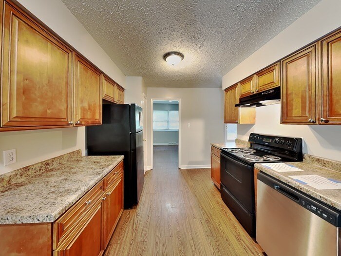 Building Photo - 323 Hillendale Dr