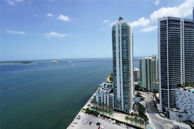 Building Photo - 1155 Brickell Bay Dr