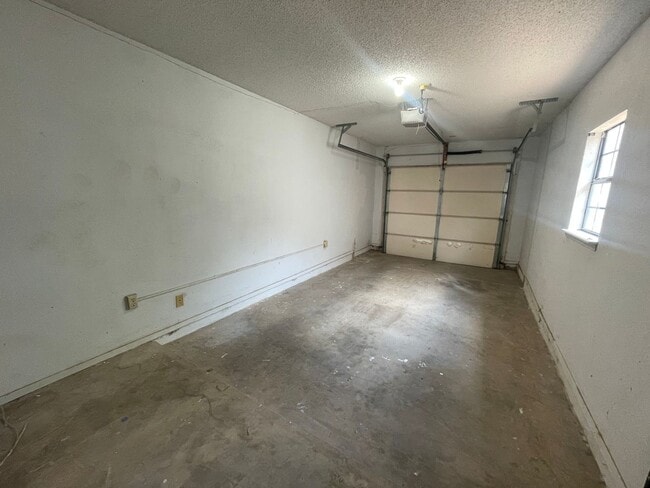 Building Photo - Two Bedroom Near Dyess AFB