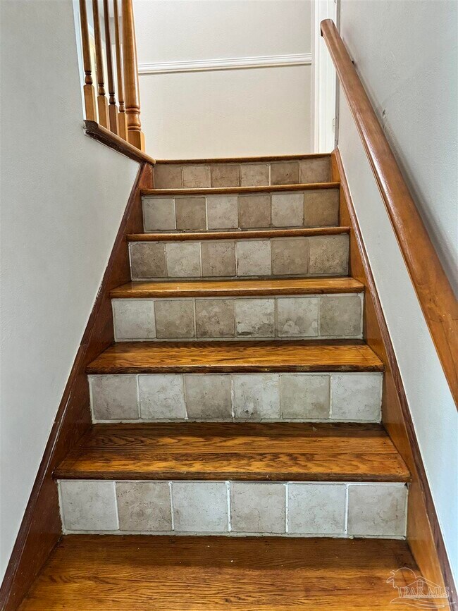 Building Photo - 117 S Sunset Blvd