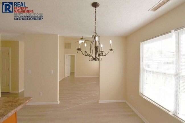 Building Photo - Wonderful 3 bedroom 3 bath home with HUGE bonus room! Washer/dryer included and attached garage!