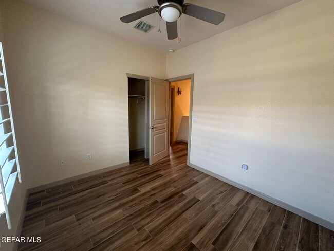 Building Photo - 5939 Bandolero Dr