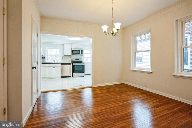 Building Photo - Cute 3 bedroom home