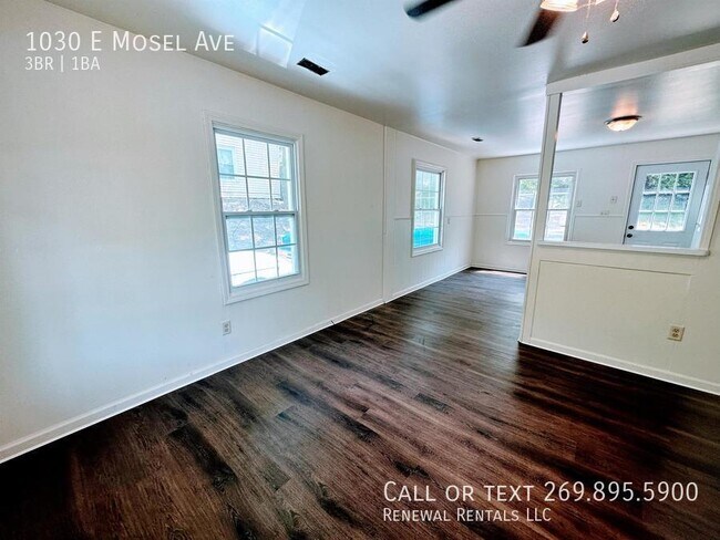 Building Photo - 1030 E Mosel Ave