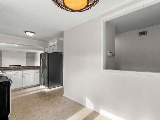 Building Photo - 201 Racquet Club Rd