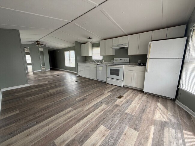 Building Photo - 2 Bedroom 1 Bathroom Home located in Greeneville, TN