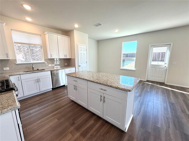 Building Photo - 2006 Hummingbird St