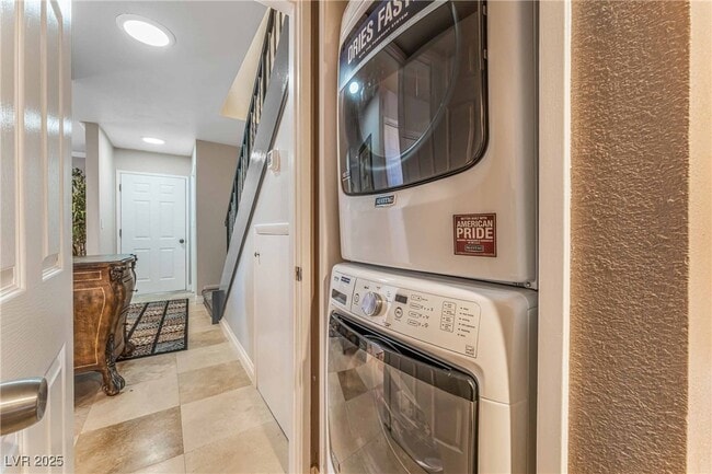 Building Photo - 1038 Tam O Shanter