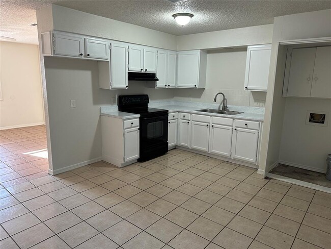 Building Photo - 10505 Mcmillian Dr