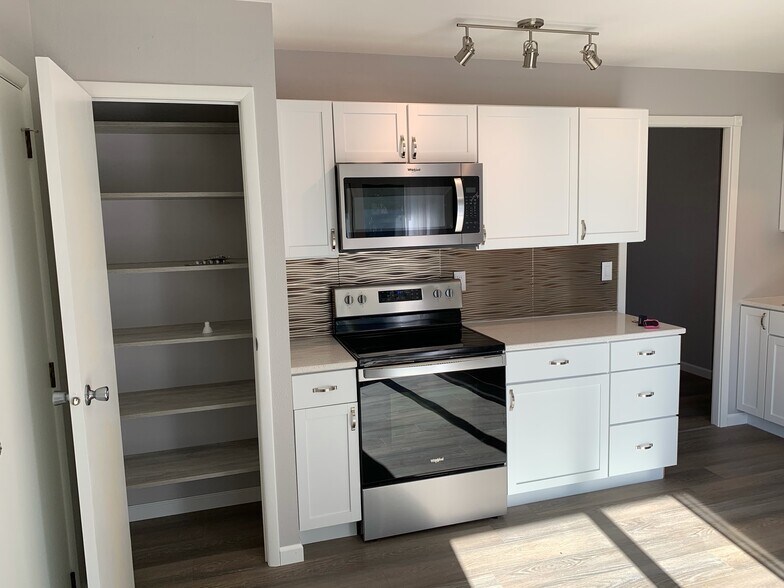 Kitchen - 424 12th Ave S