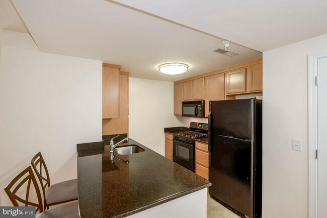 Building Photo - 355 I St SW