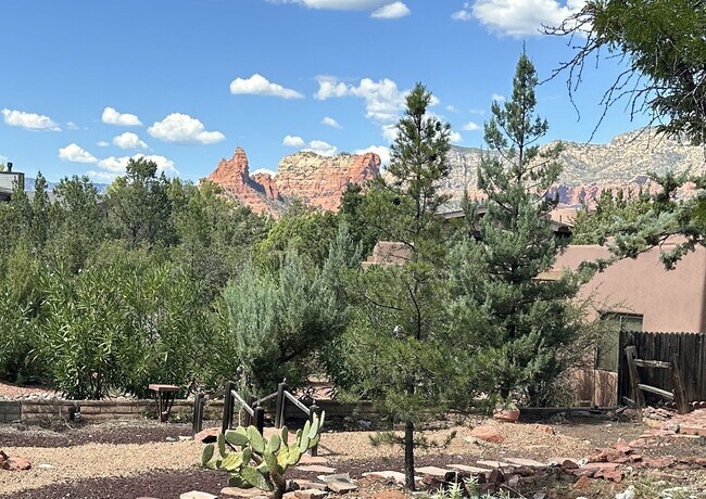 Building Photo - HOUSE - SEDONA - ROLLING HILLS ESTATES