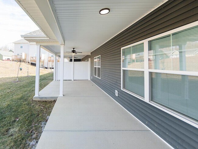 Building Photo - 1115 W Rangeview Cir