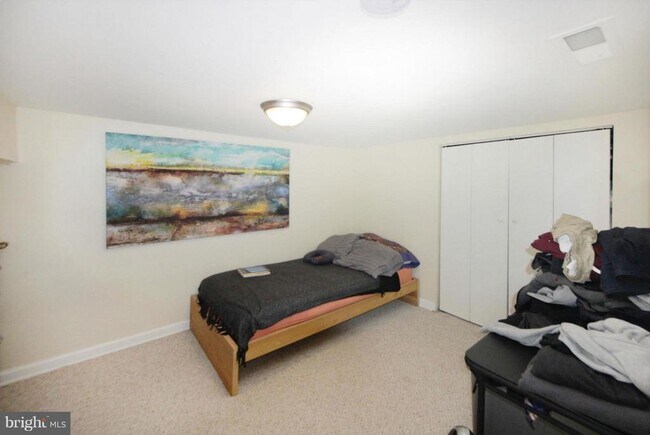 Building Photo - 2309 3rd St NE