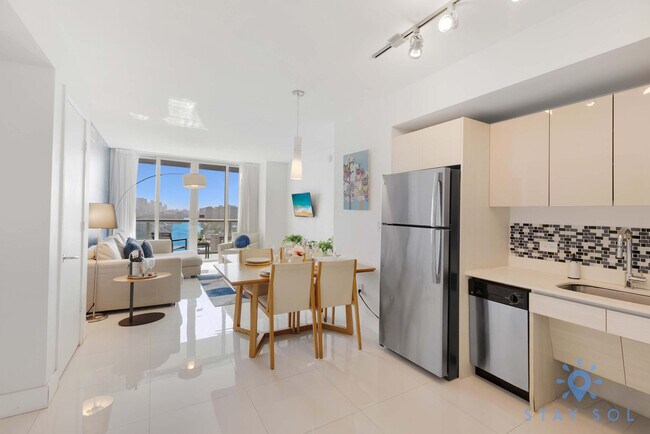 Building Photo - 2602 E Hallandale Beach Blvd