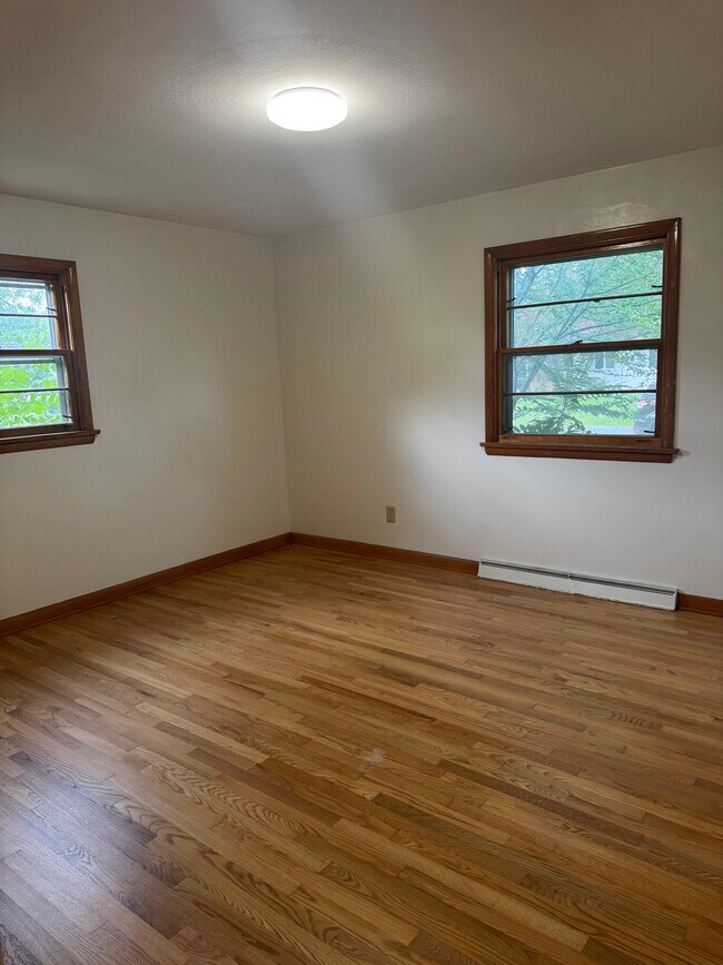 Building Photo - 218 Pine Tree Ave