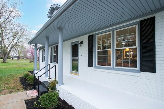Building Photo - 712 Stewart Valley Dr