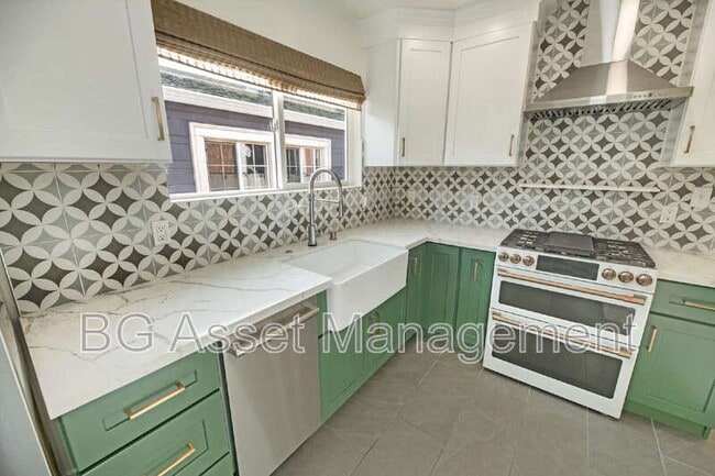 Building Photo - 5524 Shattuck Ave.