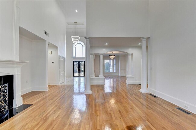 Building Photo - 7970 St Marlo Fairway Dr