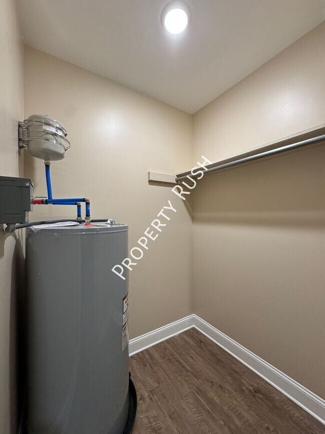 Building Photo - 8430 Springfield Rd