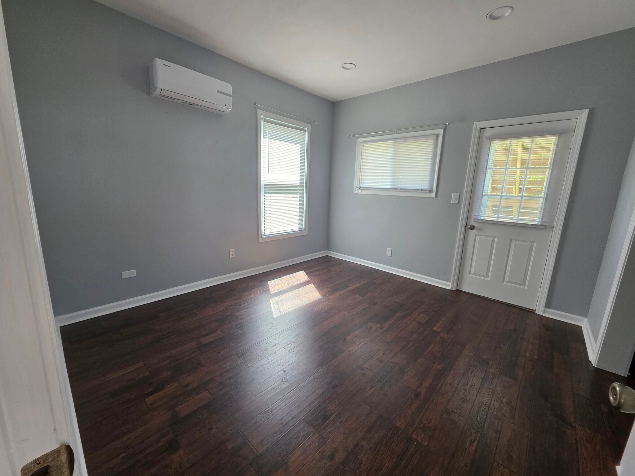 Building Photo - 703 1st St