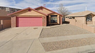 Building Photo - Spacious & Immaculate 3-Bed / 2-Bath Home
