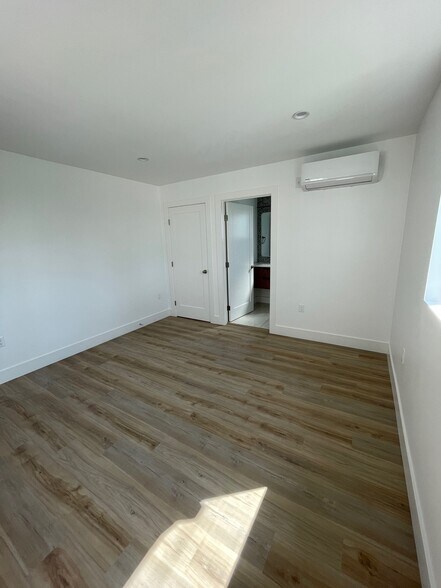 Building Photo - 2721 S Rimpau Blvd