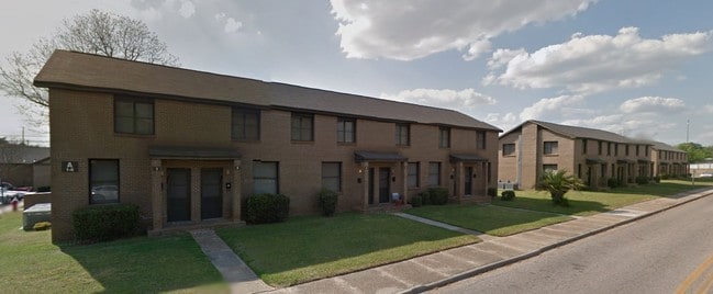 Primary Photo - HENRY GREEN APARTMENTS
