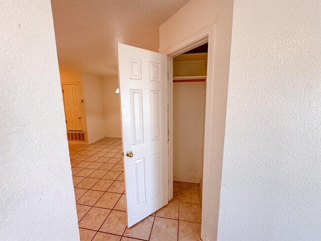 Building Photo - 4209 Thunder Creek Dr