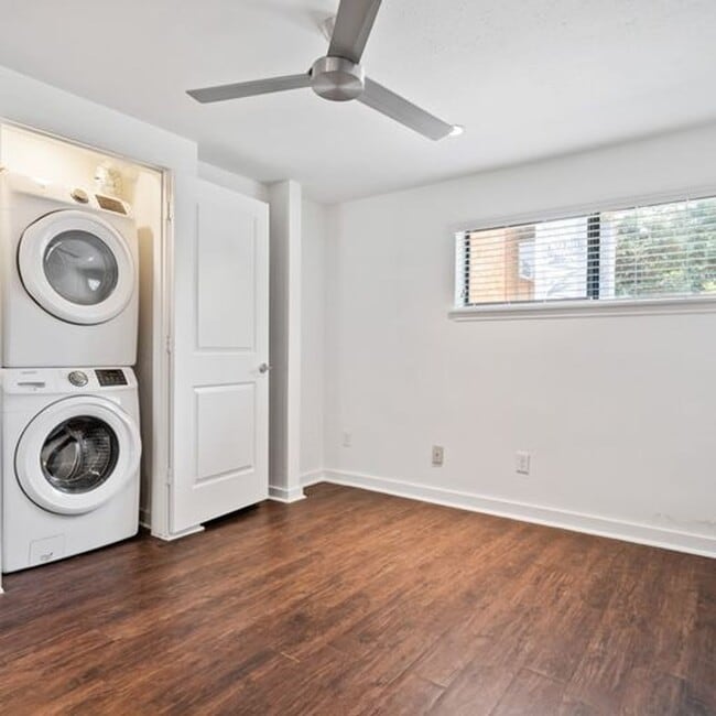 Interior Photo - Dream Montrose - 1717 Norfolk Street