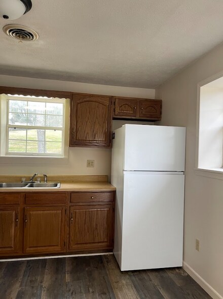 Building Photo - 2104 E Main St