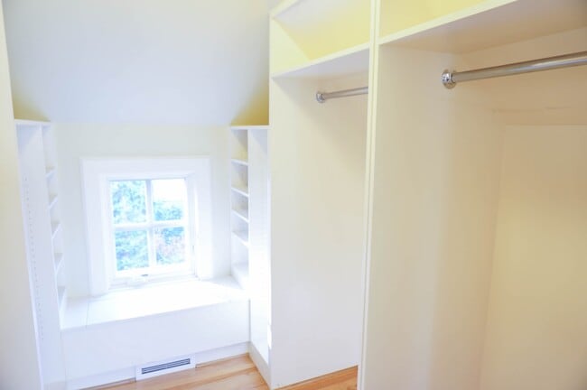 Building Photo - Dream Home in the Southwest Hills! Your Pa...